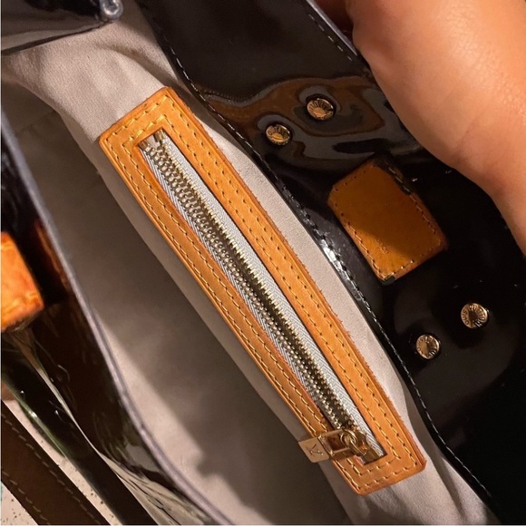 Gorgeous Louis Vuitton patent
vernis burgundy dyed small shopping bag pm. - Picture 4 of 10